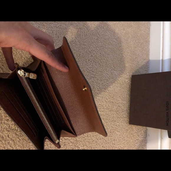 Authentic Louis Vuitton Sarah Compact Wallet - Picture 3 of 5